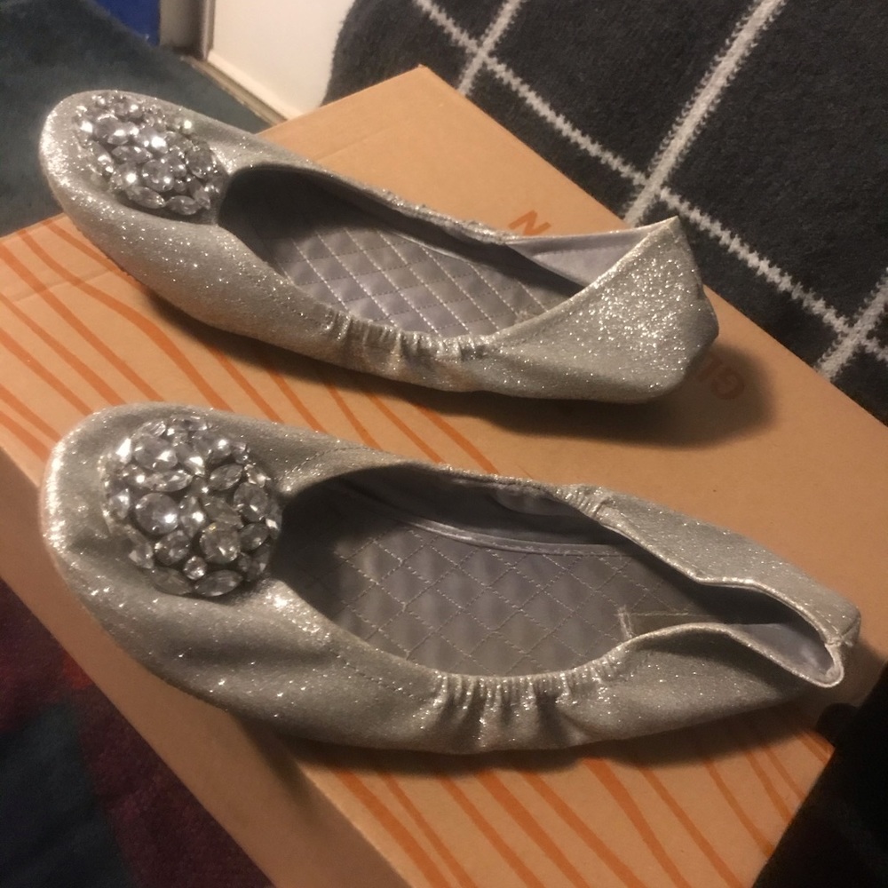 Flats - Picture 2 of 6